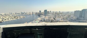 Full Creek View Black Penthouse - The Black Box