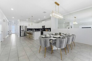 Dining - 4350 Storey Lake 17 guests near parks pool/spa (Kissimmee)