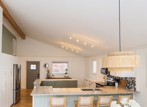 Refrigerador, microondas, horno, placa de cocina