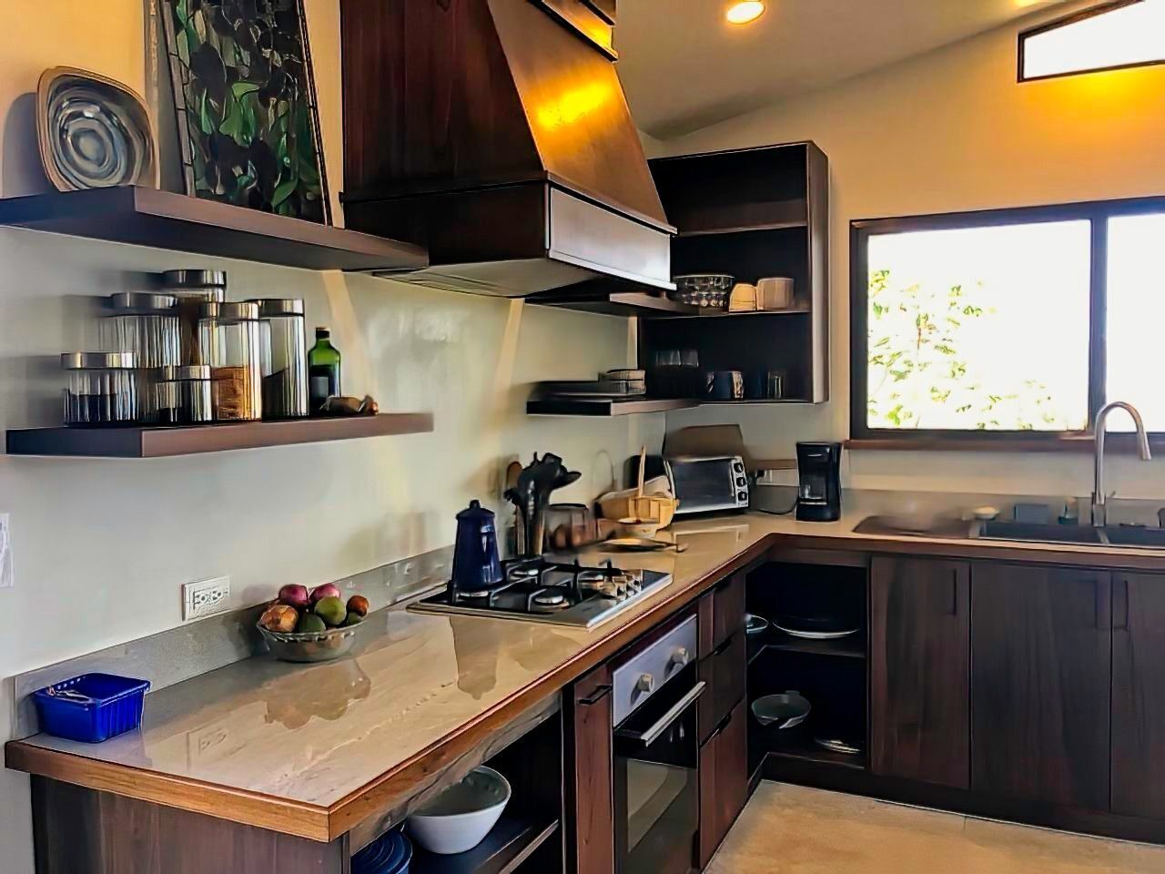 Een magnetron, een oven, een kookplaat