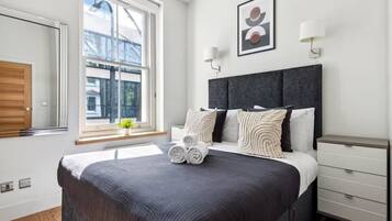 City appartement, 3 slaapkamers, niet-roken, uitzicht op de stad | Een strijkplank/strijkijzer, babybedden (toeslag), reisbedje