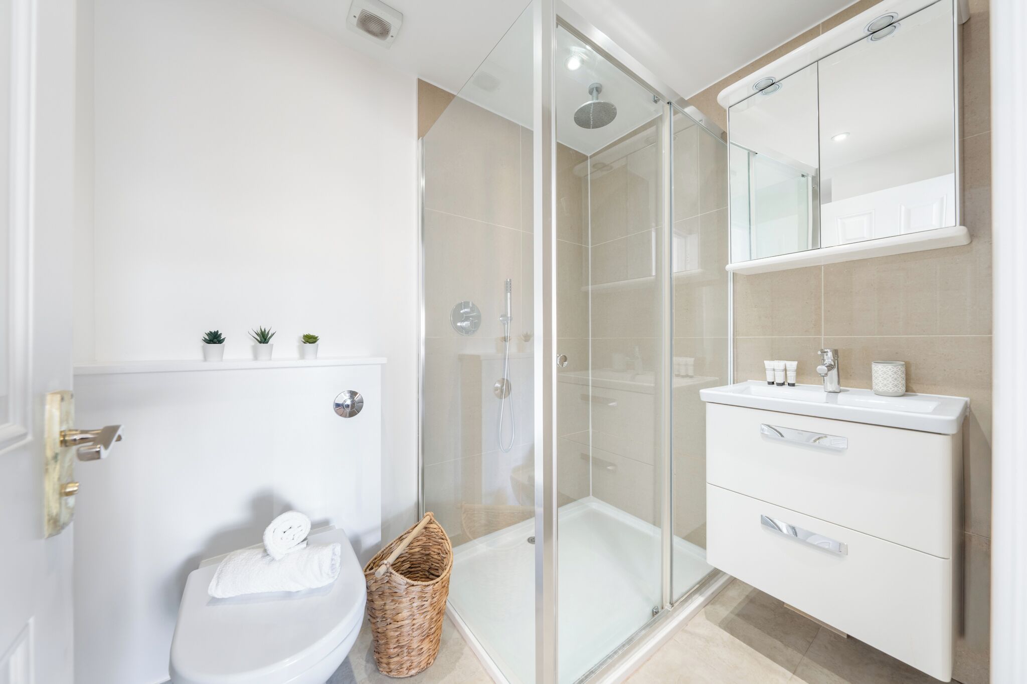 City Apartment, 3 Bedrooms, Non Smoking, City View | Bathroom