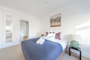 Apartamento urbano, 3 quartos, para não fumantes, vista para a cidade | Ferros/tábuas de passar roupa, berços (sobretaxa), berço de viagem