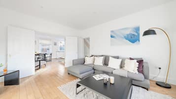 City Apartment, 3 Bedrooms, Non Smoking, City View | Living area | 40-inch Smart TV with satellite channels