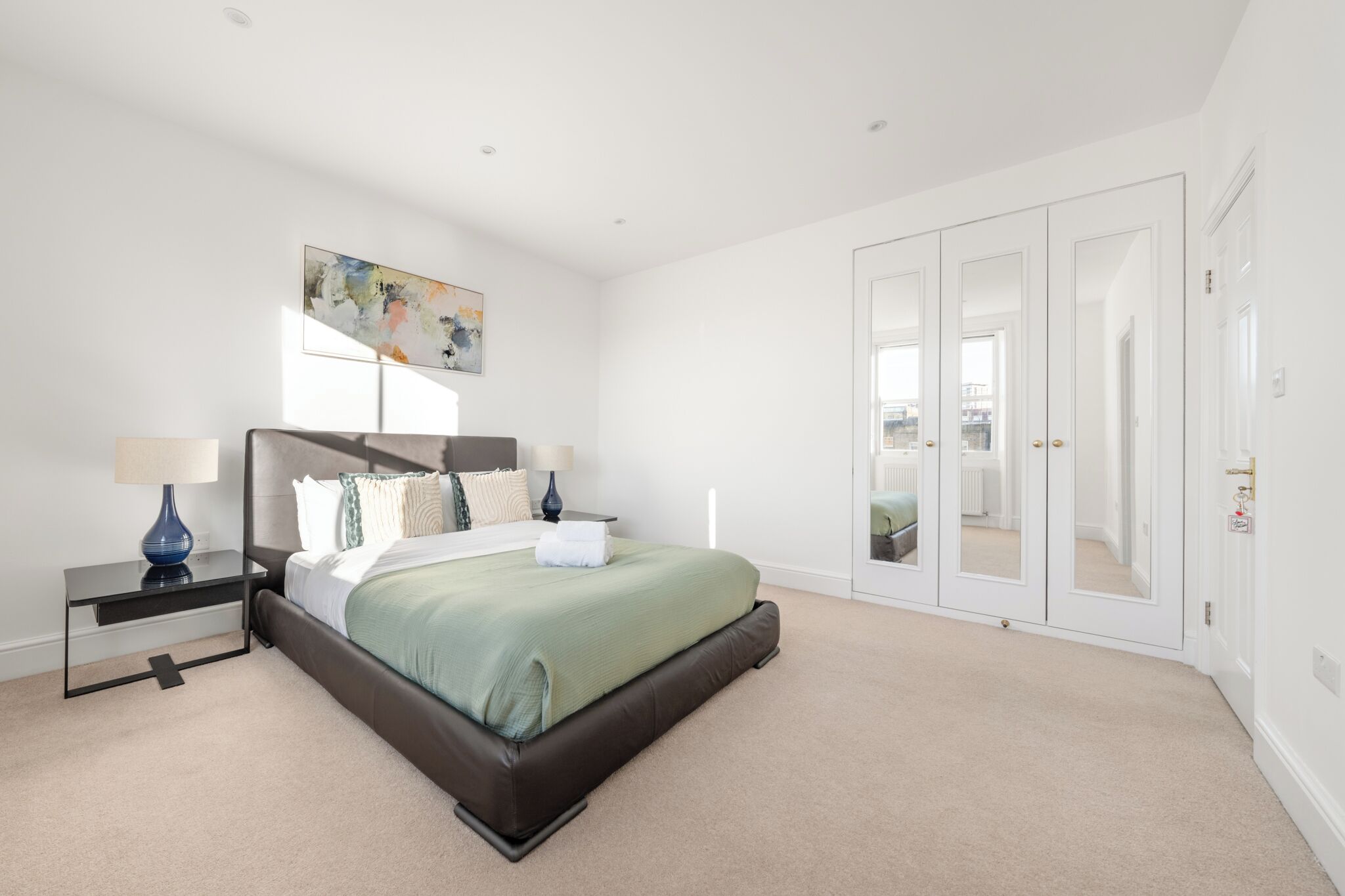 City Apartment, 3 Bedrooms, Non Smoking, City View | Iron/ironing board, cots/infant beds, travel cot, free WiFi