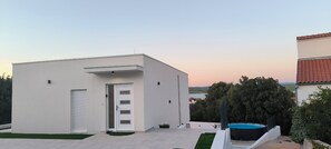 Exterior - 3-bedroom villa in Raslina with 3 air condition.
Near beach,Šibenik, Vodice... (Raslina)