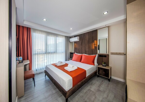 Deluxe Double Room | Desk, laptop workspace, free WiFi
