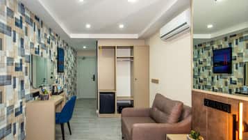 Desk, laptop workspace, free WiFi, bed sheets