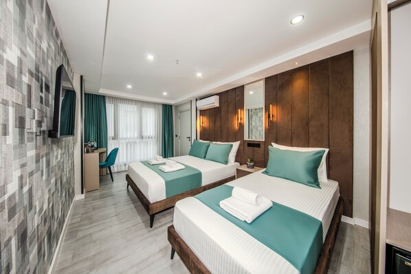 Desk, laptop workspace, free WiFi