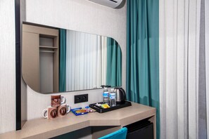 مكتب ومساحة عمل للكمبيوتر المحمول وواي فاي مجانًا