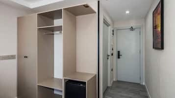 Deluxe Double Room | In-room safe, desk, laptop workspace, soundproofing