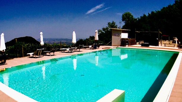 Outdoor pool - Villa Sole Vini in the Heavenly Heart of Umbria on Top of the World Sleeps 50 (Spoleto)