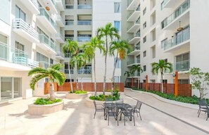 Outdoor dining - Majestic 2-bedroom apartment with AC in beautiful Boca Chica Ocean View balcony (Boca Chica)
