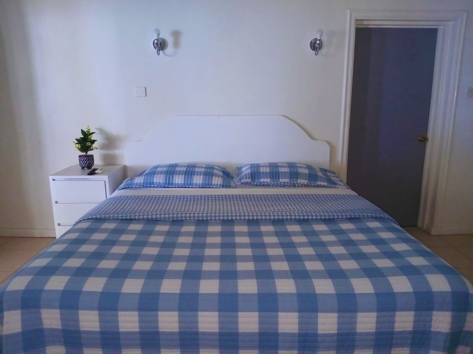 3 室のベッドルーム、アイロン / アイロン台、WiFi、ベッドシーツ