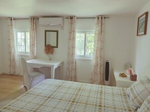3 slaapkamers, een strijkplank/strijkijzer, wifi, beddengoed