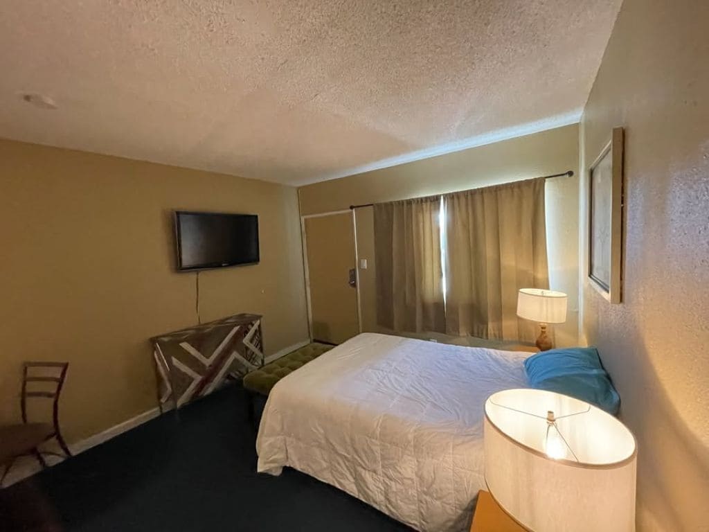 คลาสสิกอพาร์ทเมนท์, วิวเมือง | ผ้าม่านกันแสง, เตารีด/โต๊ะรีดผ้า, Wi-Fi ฟรี, ผ้าปูที่นอน