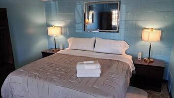 Blendingsgardiner, strykejern/-brett, wi-fi (inkludert) og sengetøy