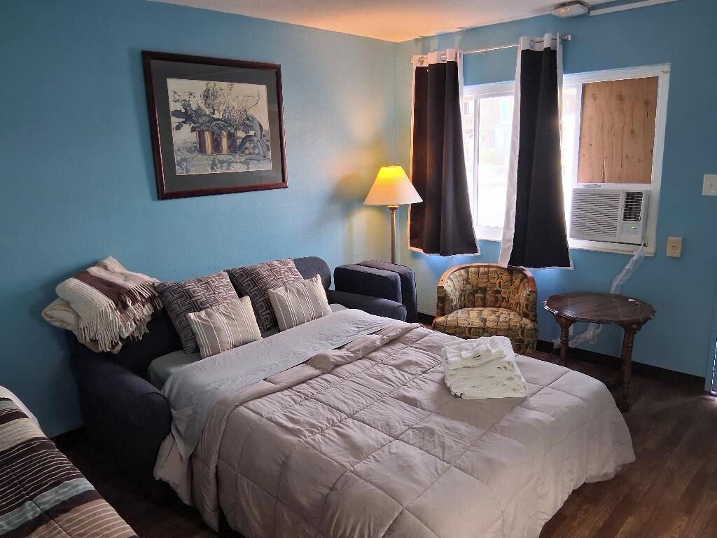 ستائر تعتيم ومكواة/لوح كي وواي فاي مجانًا وملاءات أسرّة