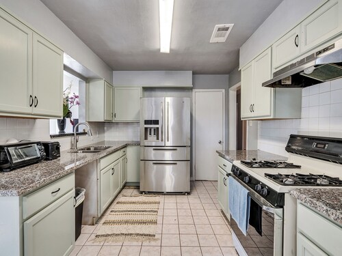 Charming 3-bedroom house in Central Pasadena close to everything!