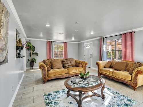 Charming 3-bedroom house in Central Pasadena close to everything!