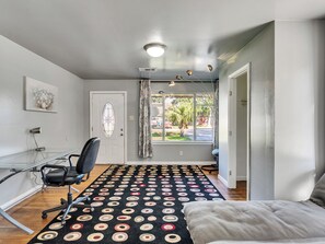 Fer et planche à repasser, Wi-Fi, literie fournie