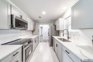 Mikroaaltouuni, uuni, liesi, astianpesukone