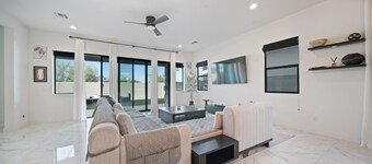 Mountain Luxe Retreat – Comfort & Resort Amenities in Phoenix