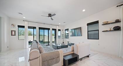 Mountain Luxe Retreat – Comfort & Resort Amenities in Phoenix