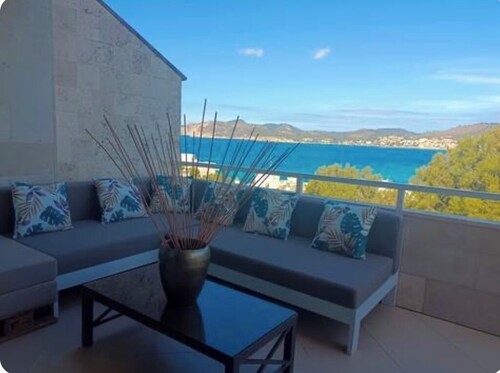 Beautiful apartment with sea view... every day a beautiful sunset.