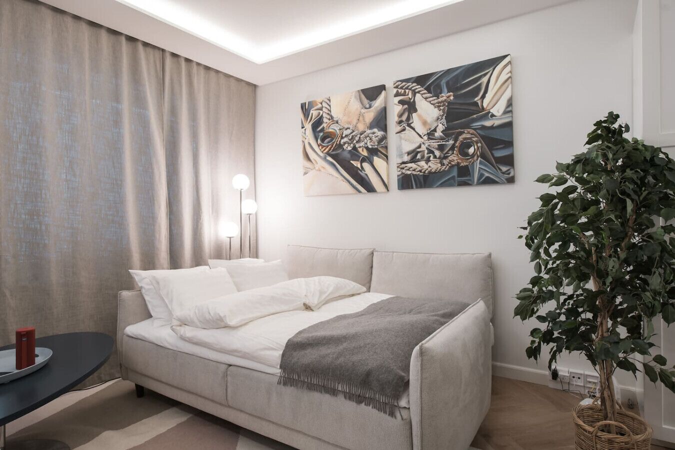 Desk, iron/ironing board, WiFi, bed sheets