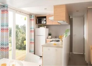Kühlschrank, Mikrowelle, Geschirrspüler