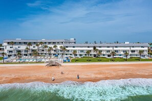 Camastros y toallas de playa 