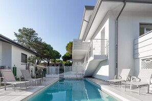 Apartemen, 1 kamar tidur, balkon | Kolam renang | Kolam renang outdoor