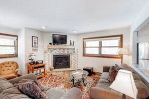 Smart TV, fireplace, books - Welcome to Bachman's Nook, a retreat that captures the rhythm of local living (Telluride)