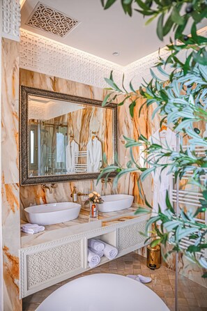 A bathroom with two sinks, a large mirror, and a decorative ceiling. - Kasbah La Moun The Art of Hospitality (Marrakech)