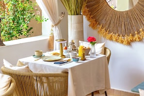 Petit déjeuner composé de spécialités régionales compris tous les jours