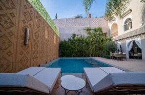 Piscine couverte, piscine extérieure
