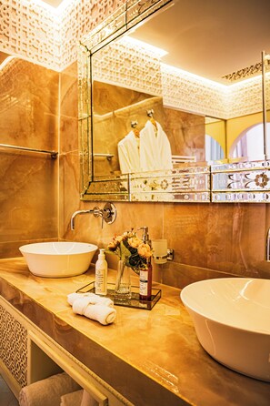 A bathroom with two sinks, a mirror, and a towel rack. - Kasbah La Moun The Art of Hospitality (Marrakech)
