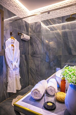 Hypo-allergenic bedding, minibar, free WiFi, bed sheets - Kasbah La Moun Luxury Riad & Spa (Marrakech)
