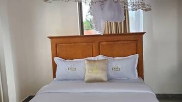 Una scrivania, postazione laptop, Wi-Fi gratuito