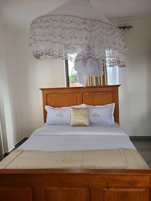 Desk, laptop workspace, free WiFi