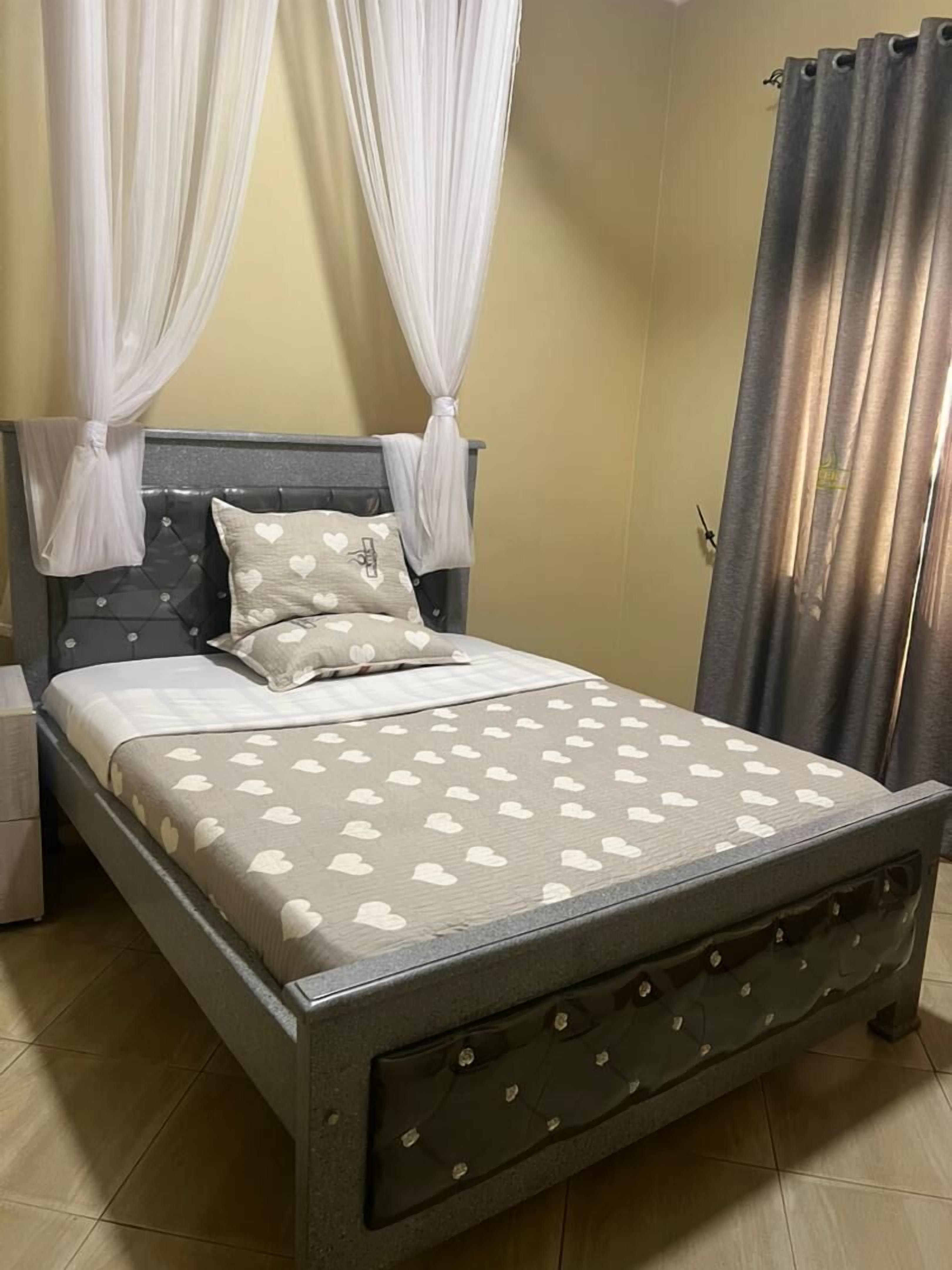 Desk, laptop workspace, free WiFi