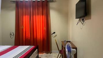 مكتب ومساحة عمل للكمبيوتر المحمول وواي فاي مجانًا