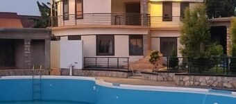 Tek Country gardens buwama