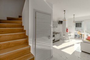 Apartment, 3 Schlafzimmer, Balkon | Wohnzimmer