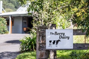 Exterior detail - The Berry Dairy – relax in nature’s symphony (Berry)