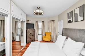 3 bedrooms, iron/ironing board, bed sheets