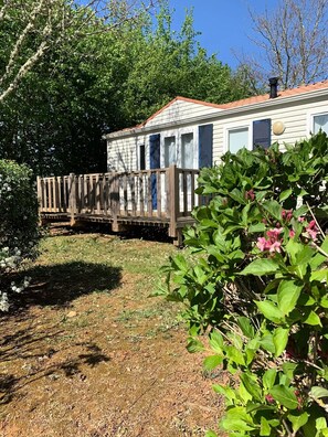 Property grounds - Apartment (LIMEUIL)