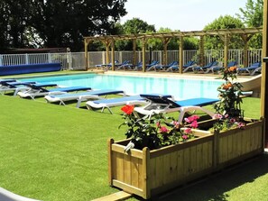 Pool - Apartment (LIMEUIL)