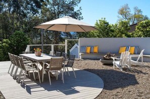 Outdoor dining - Possum Gully Lodge - Stay 2 Nights, Get the 3rd Night Free (Berry)
